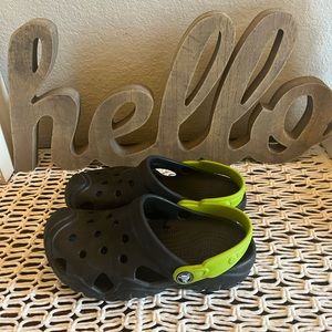 🐊 CROCS boys size 2 🐊